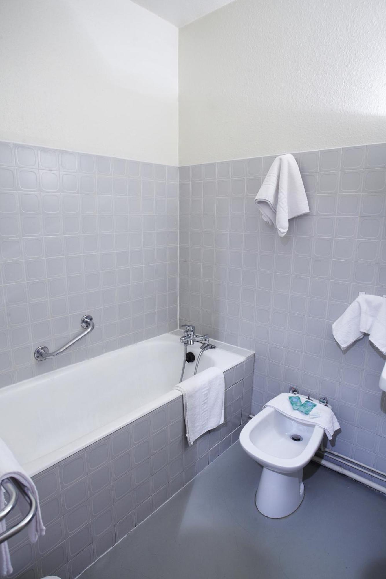 Hotel De Paris Bagneres-de-Luchon Phòng bức ảnh